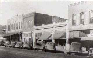 Cars Downtown Attalla - 1930's